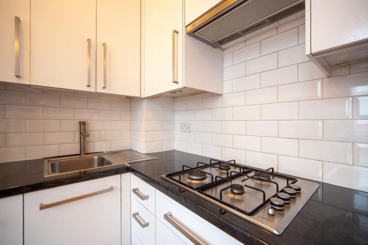 Lovely 2 Bedroom Apartment In Tooting Londres Exterior foto