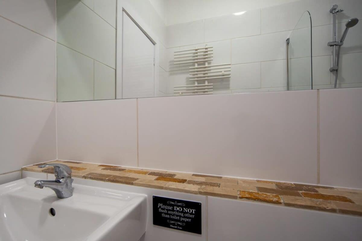 Lovely 2 Bedroom Apartment In Tooting Londres Exterior foto