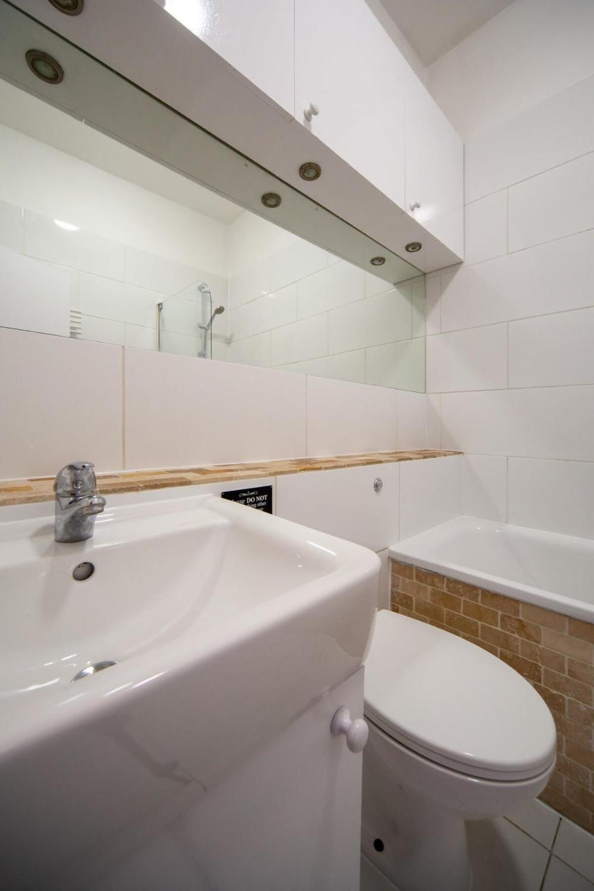 Lovely 2 Bedroom Apartment In Tooting Londres Exterior foto